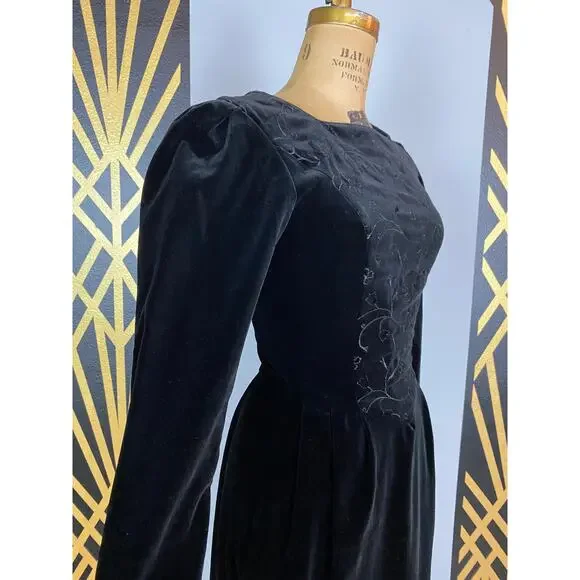 1980s black velvet embroidered Laura Ashley dress pleated puff shoulders 80s sm - Picture 4 of 10